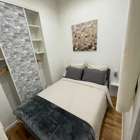 Brand New Flat Eiffel Tower *